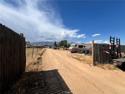 Banning Land with Mountain Views