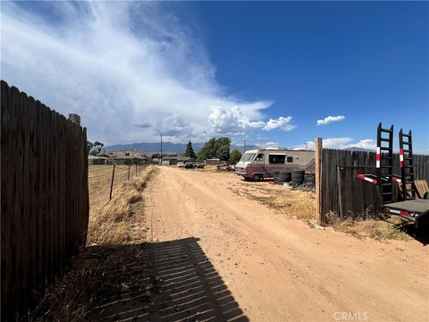 Banning Land with Mountain Views