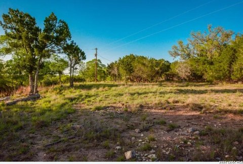 Land, Utopia, TX