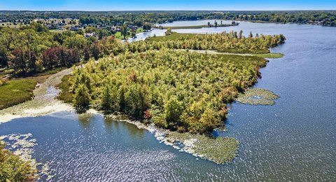 North Lake 8.6-Acre Island