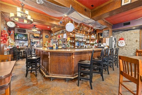 Iconic Eureka Springs Lounge & Pub