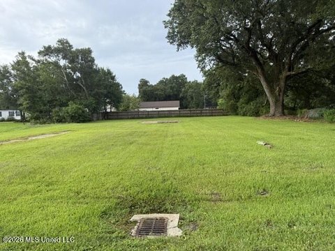 LAND - D'Iberville, MS