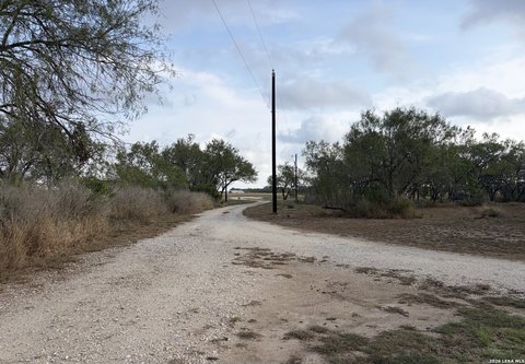 Land, Floresville, TX