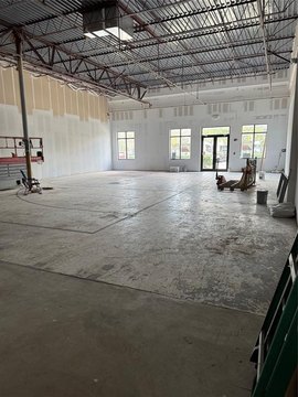 Commercial Unit in High-Traffic Area