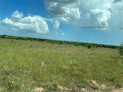 Residential Land in Floresville, TX