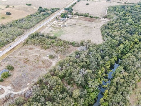 Land, Stockdale, TX