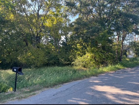 Residential Lake-Area Lot Package