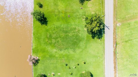 Land, Bourg, LA