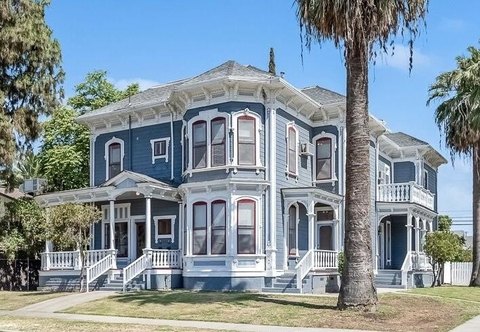 Victorian Quadruplex in Downtown Hanford