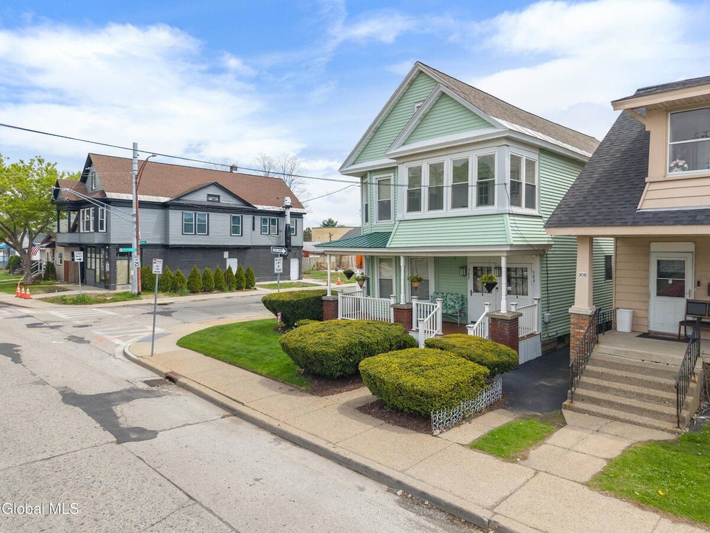 302-304 Michigan Ave, Schenectady, NY 12303