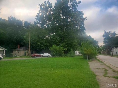 Belleville Land Corner Lot