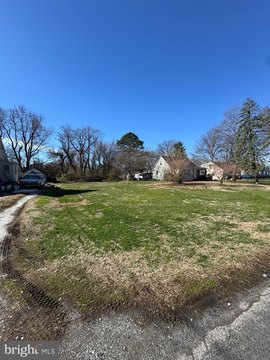 Expansive Lot in Dowdy Glen