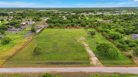 Land, Hondo, TX