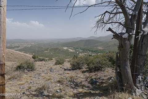 Expansive Land Parcel in Mayer, AZ