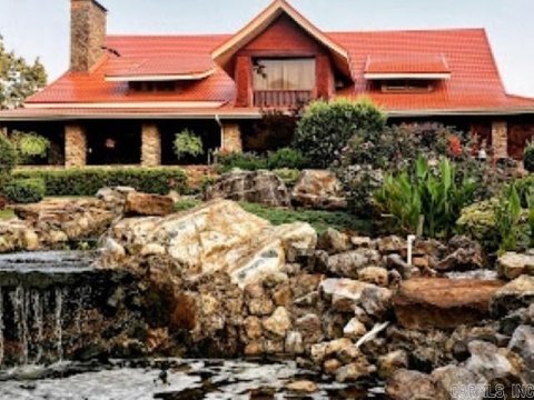 Historic Bed-and-Breakfast on 5.41 Acres