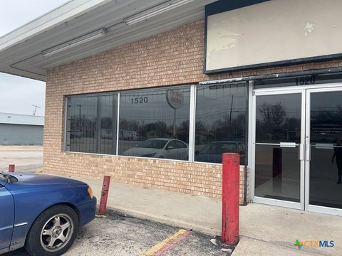 Killeen Warehouse with Bay Door