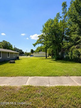 Land, Gulfport, MS