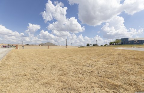 Land, La Vernia, TX