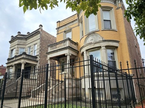 Classic Greystone Multifamily in Chicago