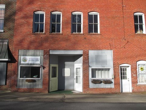 Commercial Property Near Historic Courthouse
