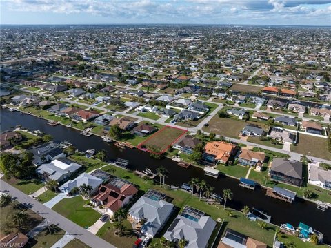 Waterfront Lot in Cape Coral