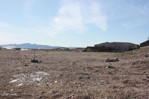 Large Lot in Arroyos Estates