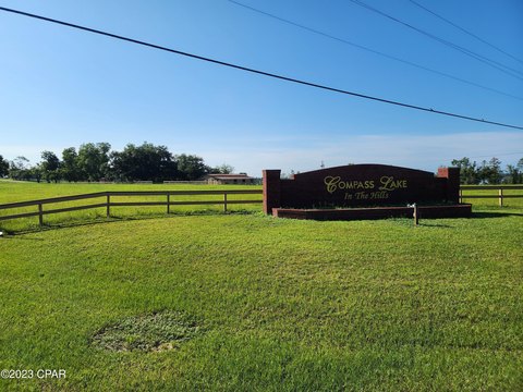 Land in Compass Lake