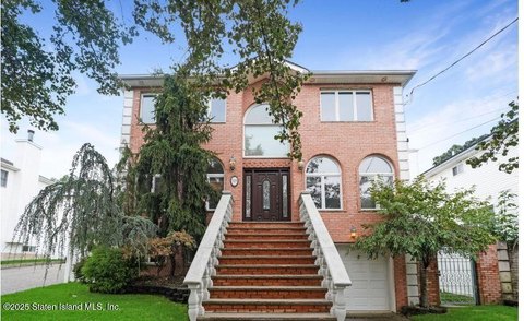 Staten Island Colonial with Apartment