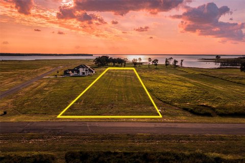 LAND - Honey Grove, TX