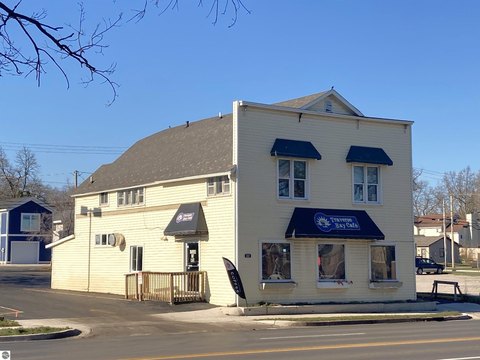 Freestanding Restaurant or Retail Space