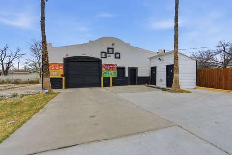 Drive-Through Retail Restaurant Building