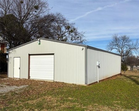 Insulated Flex Space with Overhead Door