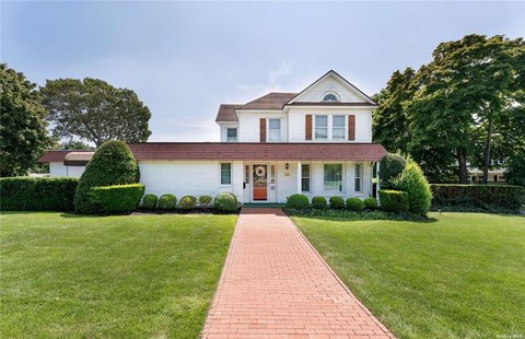 Hampton Bays Mixed-Use Property