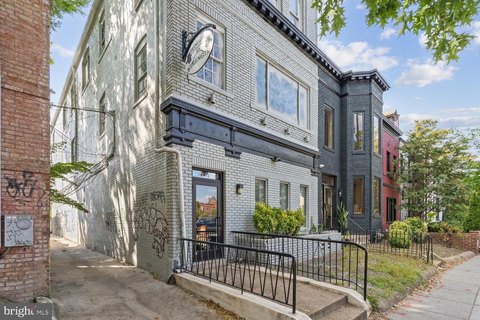 Updated Retail Space in Logan