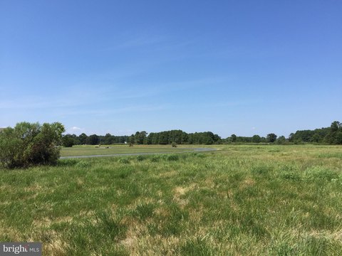 Buildable Lot in Waterfront Community