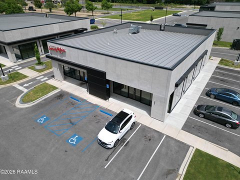 Retail Space in High-Traffic Development