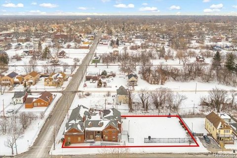 Detroit Commercial Property with Parking