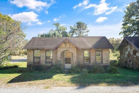 Multi-Structure Multifamily Property