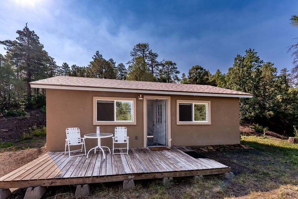 Land with Mountain Views, Cabin