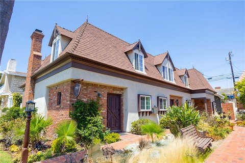Tudor Triplex in Playa del Rey