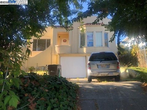 Oakland Duplex with Development Potential