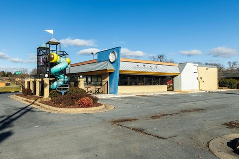 Drive-Through QSR with Two Lanes