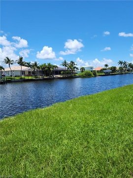 Waterfront Lot in Cape Coral