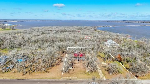 Unrestricted Waterfront Storage Land