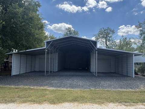 Land with Efficiency in Bandera