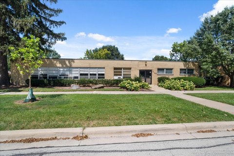 West Chicago Commercial Building For Lease