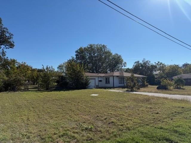 Commercial Building on Large Lot