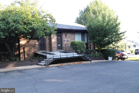 Two-Level End-Unit Office Condominium