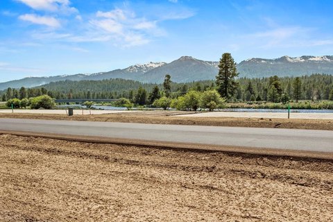 Land in Cascade River District