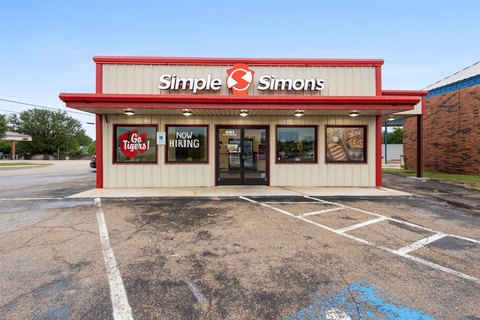 High-Visibility Restaurant Property